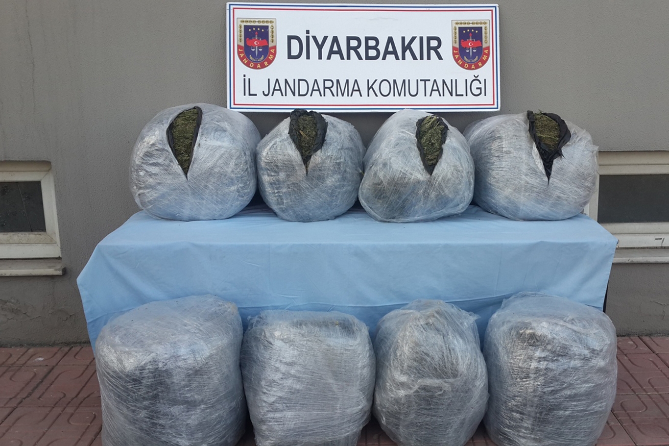 Diyarbakır’da 100 kilo esrar ele geçirildi